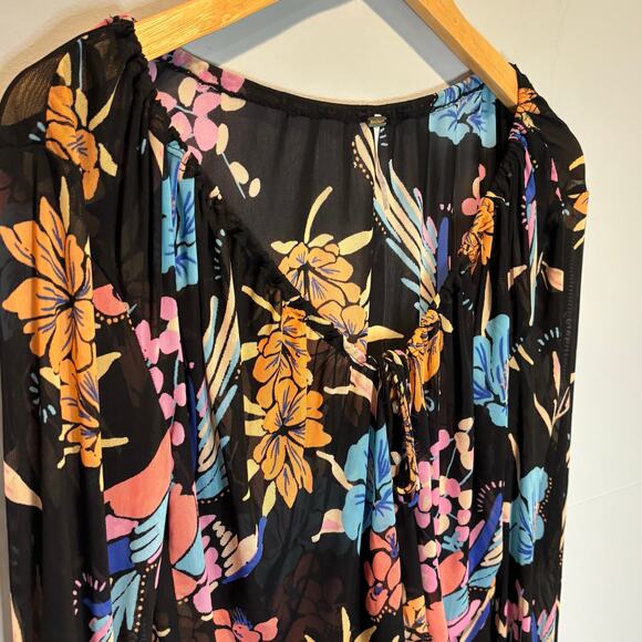 Free People of Paradise Semi Sheer Cropped Floral Top - size Medium - Picture 3 of 8